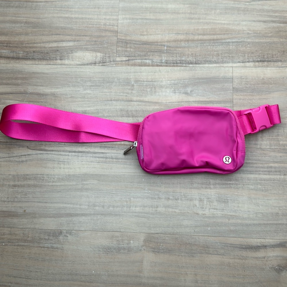 BRAND NEW Sonic Pink Lululemon Belt Bag
